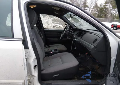 2011 Ford Crown Victoria Police Interceptor z USA, uszkodzony, nr VIN 2FABP7BV0BX168477